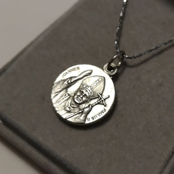 Jewelry - 925 necklace & Vatican pendant